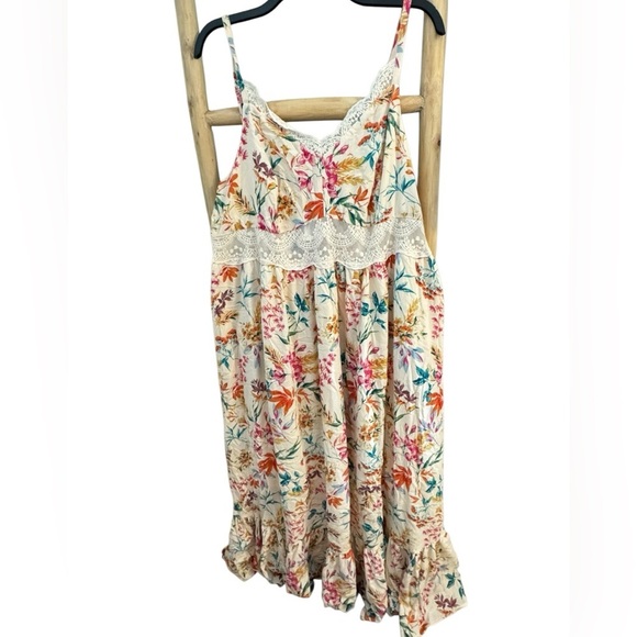 Torrid Women's Maxi Washable Gauze Lace Inset Dress in Carrie Floral Size 2X NEW - Picture 2 of 10